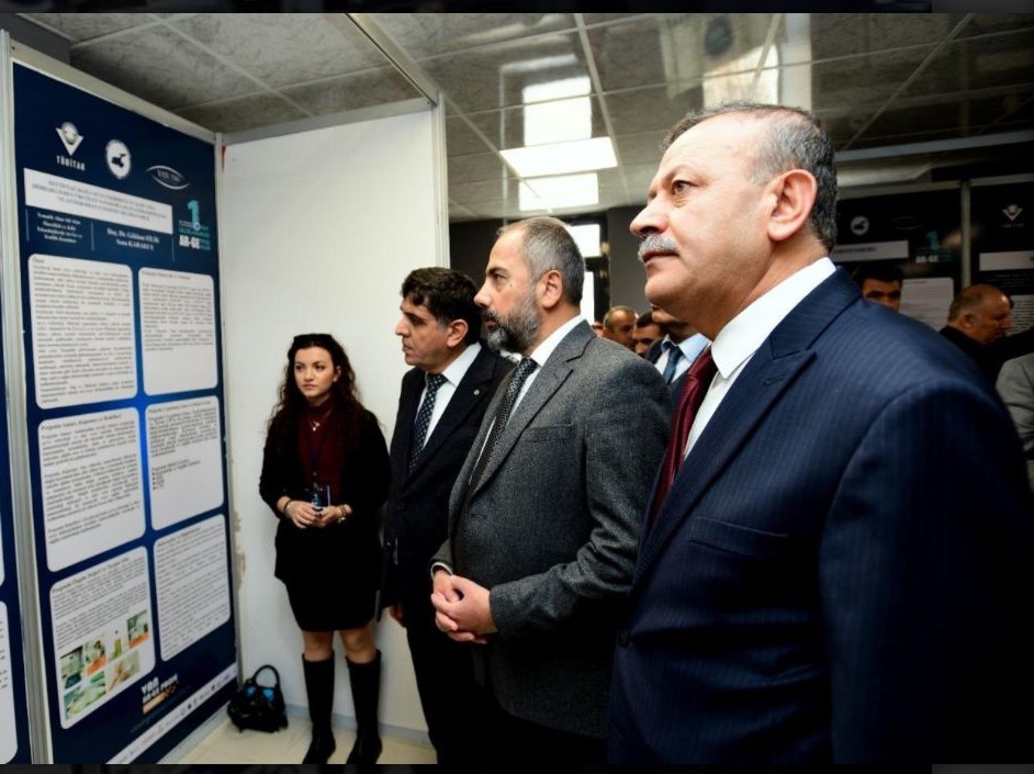 Sosyal Medya Sorumlumuz Ziraat Mühendisi Sena Karakuş Van Yüzüncü Yıl Üniversitesi 1.Uluslararası Ar-Ge Proje Pazarı'nda projelerimizi sundu.